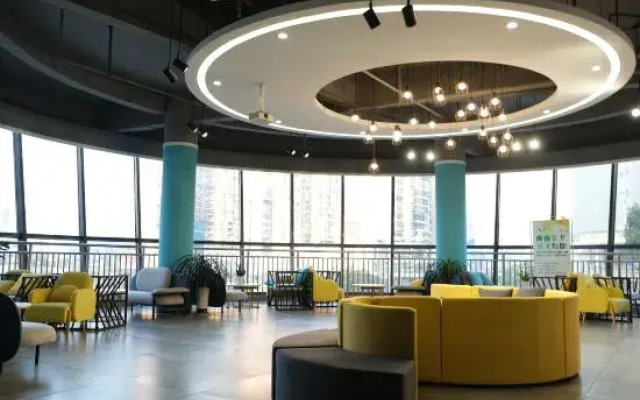 Huaibei Youth Apartment (Railway Station Shop)