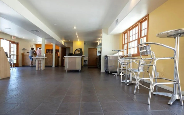 Orange Tree Inn