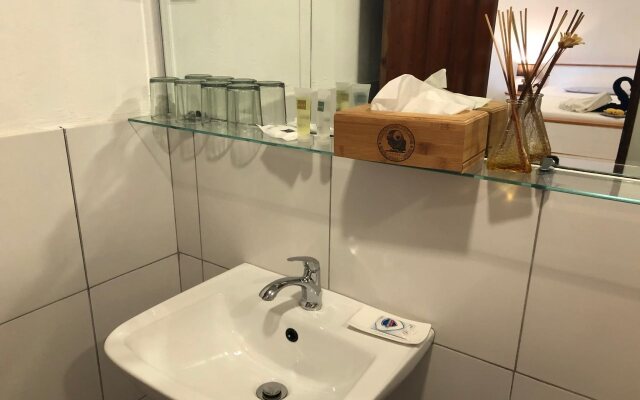 Parrot Resort Moalboal
