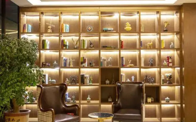 Homeinn Plus Hotel (Jiayuguan Yingbin West Road)
