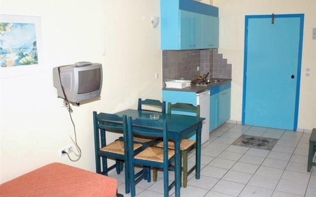 Daisy Hotel Apartments