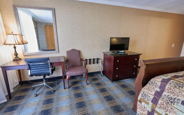 Riverview Inn & Suites