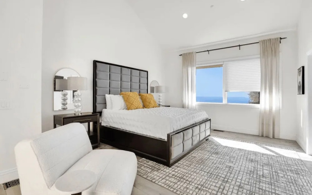 Castlewood by Avantstay Malibu Cliffside + View