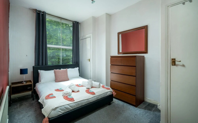 3bedroomed, 2 Baths Flat in Kensington