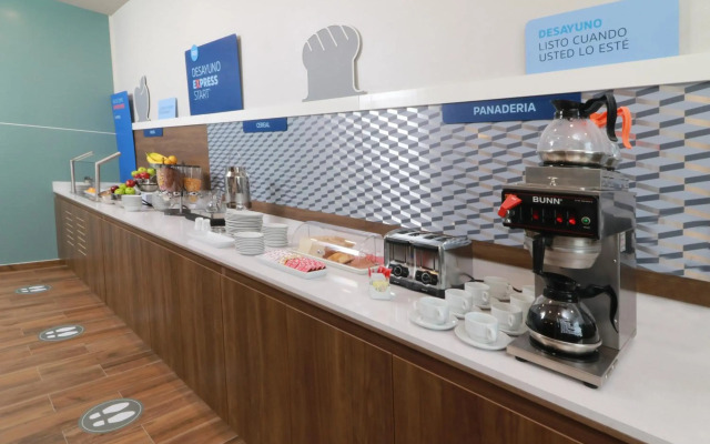 Holiday Inn Express Monterrey Fundidora by IHG