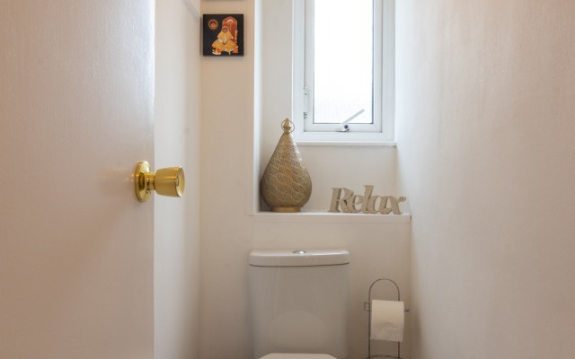PickThePlace 3-bedroom Plymouth apartment