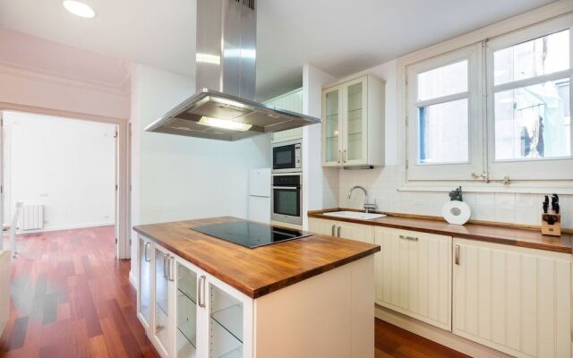 Stunning 4BR Apart in Sagrada Familia
