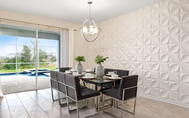 1509 MC - Exquisite 8BR Villa With Pool & Games