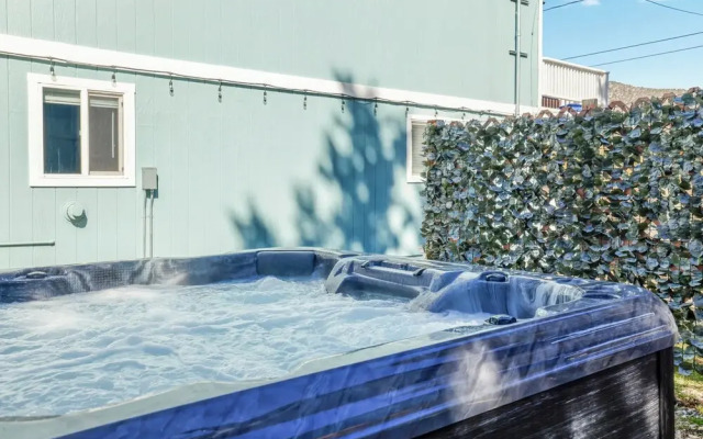 JAY Bird Landing Escape #2308