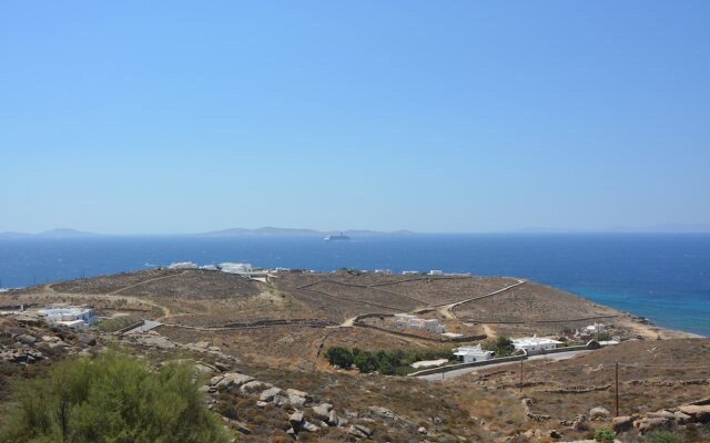 Delicate Mykonian House at Houlakia