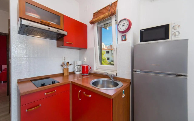 Apartments by the sea Brist, Makarska - 11078