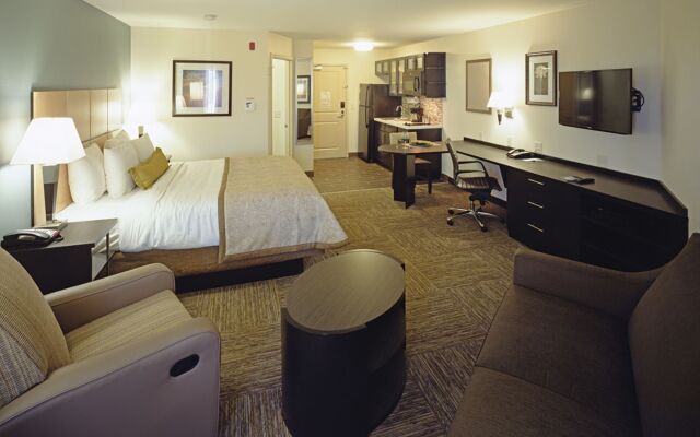 Candlewood Suites Fort Collins by IHG