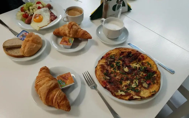 Senator Warsaw Apartments