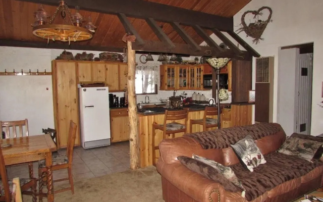 063 JB's Pinecone Lodge Home