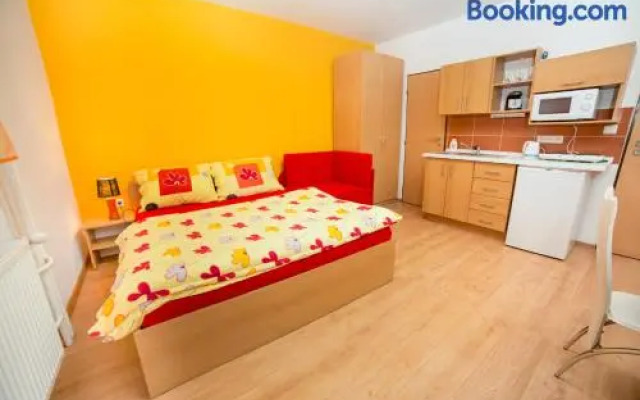 Apartmã¡Novã½ Dom Adriã¡Na