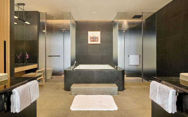 Secan Hotel Qingdao, Curio Collection By Hilton