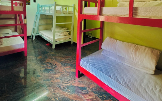 XTSY Travellers Hostel