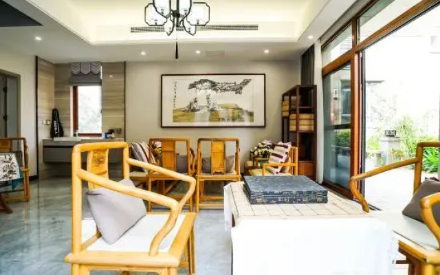 Wuzhishan Yisuli Theme Inn