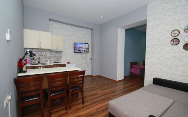 Rose Apartment in Tbilisi