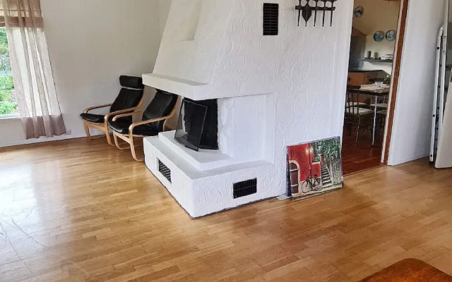 10 Person Holiday Home in Staubø