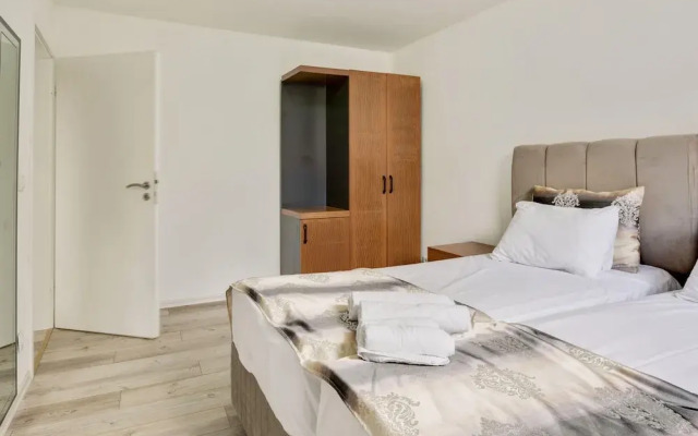 Pleasant Apartment Near Centre