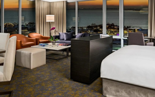 Hotel X Toronto, a Destination by Hyatt Hotel