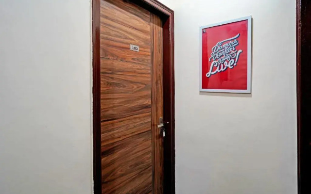 OYO 85695 Royal Hotel