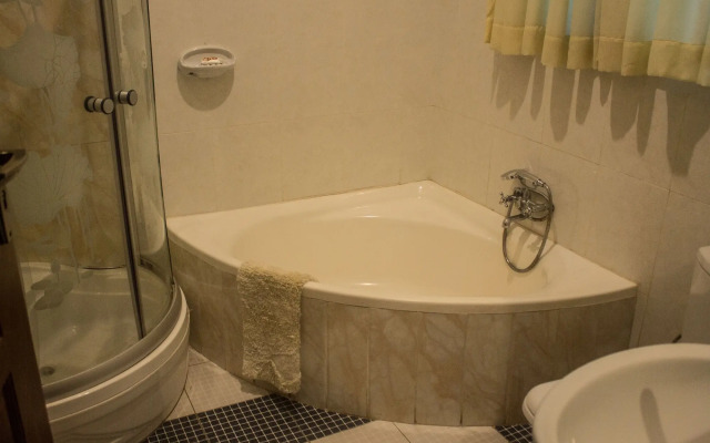 Waterfalls Hotel