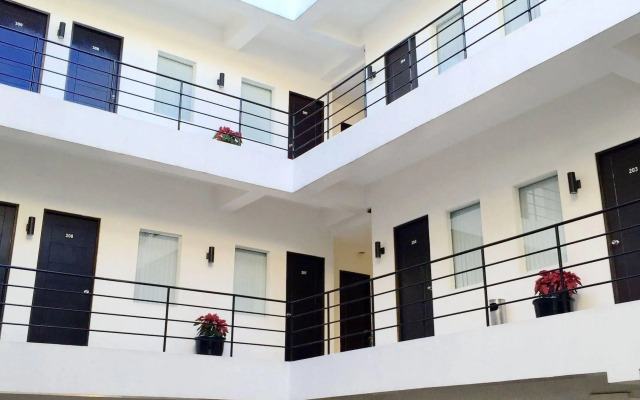 R Suites & Cafe