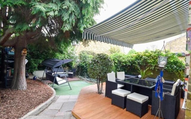 Inviting 5-bed House in London
