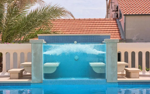 Lantana Holiday Home