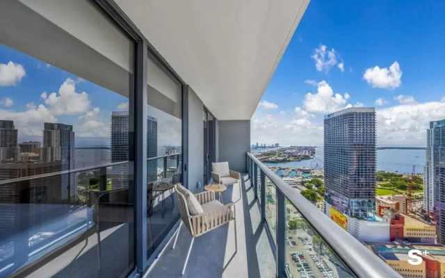 Skyline Escape Sleek 1BR with DTW Charm