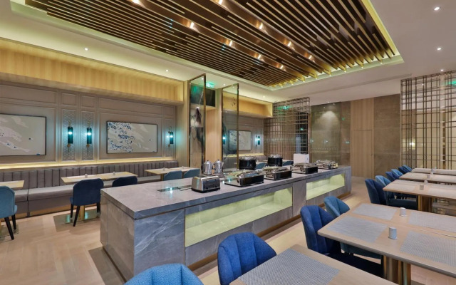 Orange Select Hotel(Shanghai National Exhibition and Convention Center Jiuting)