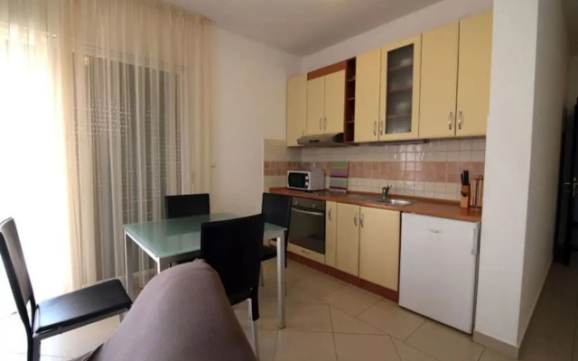 Eddie - Great Location & Comfor - A4