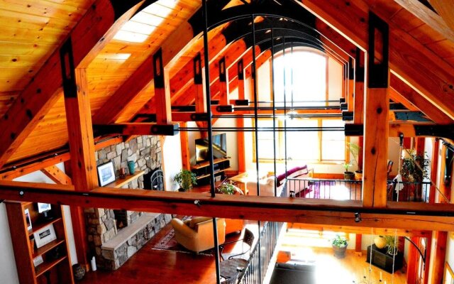 Brush Mountain Lodge