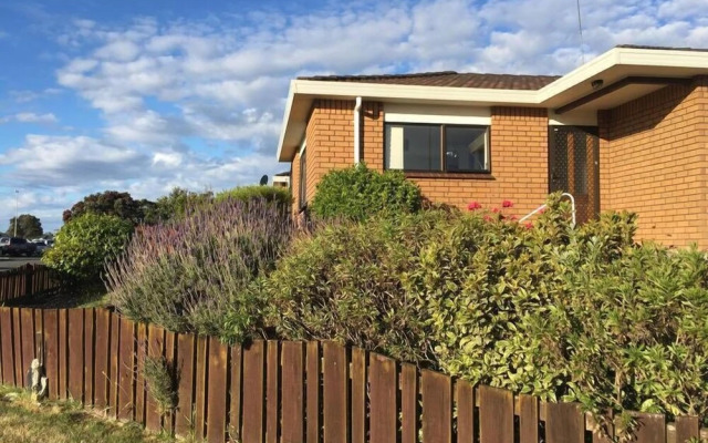 Sunny Holiday Home Near the Beach