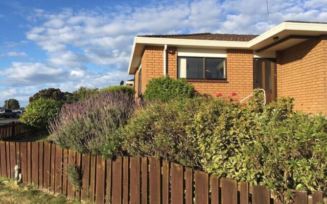 Sunny Holiday Home Near the Beach