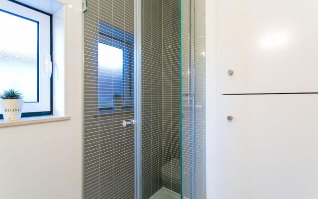 JOIVY Cosy 1-bed flat w/balcony in Alfama, moments from the Port