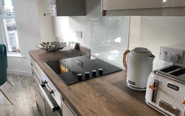 Wyndham Crescent - Stylish Flat in Popular Pontcanna