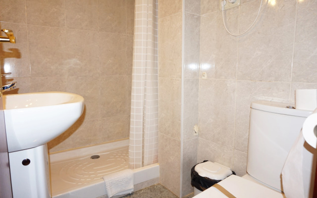 Far Home Gran Vía - Hostel