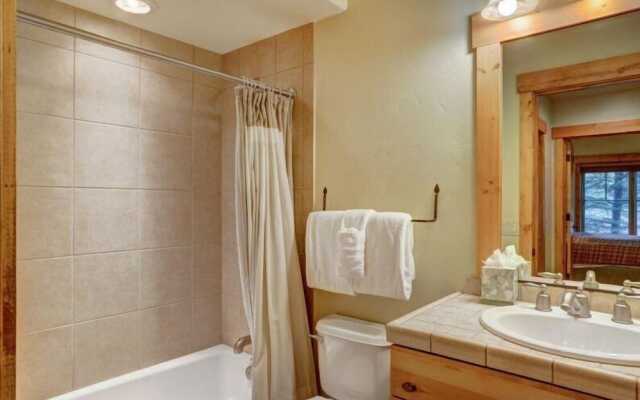 Mountain Thunder Lodge 3 Bedroom Vacation Rental in Breckenridge With Access to a Hot Tub Just Two Blocks From Main Street