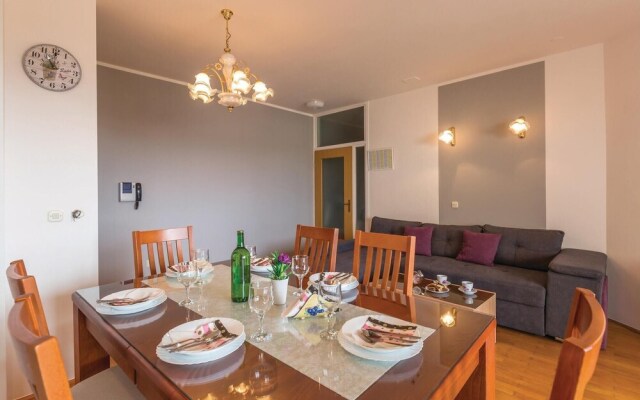 Awesome Home in Makarska With Wifi and 2 Bedrooms