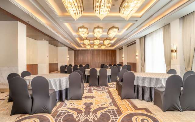 Radisson Collection Hotel & Spa, Riverfront Srinagar