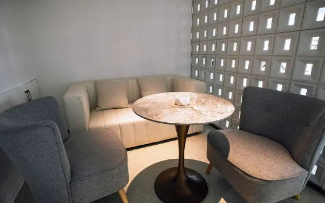 Yuerong Hotel (Liaoyang Liaohua Tesco)