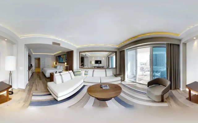 Beachfront Condo in Central Beach