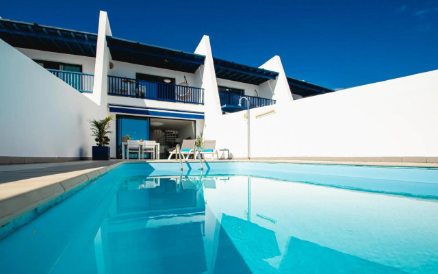 FRONTLINE VILLA 25, well-designed with a heated pool
