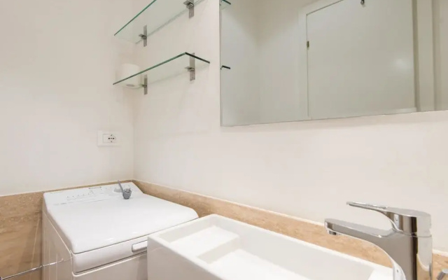 RSH Trevi Fountain Luxury Apartment