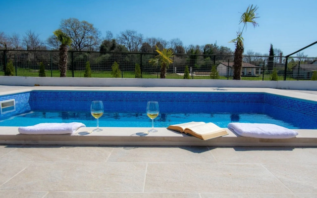 Villa for 6 persons with private pool, parking and garden in Rovinj