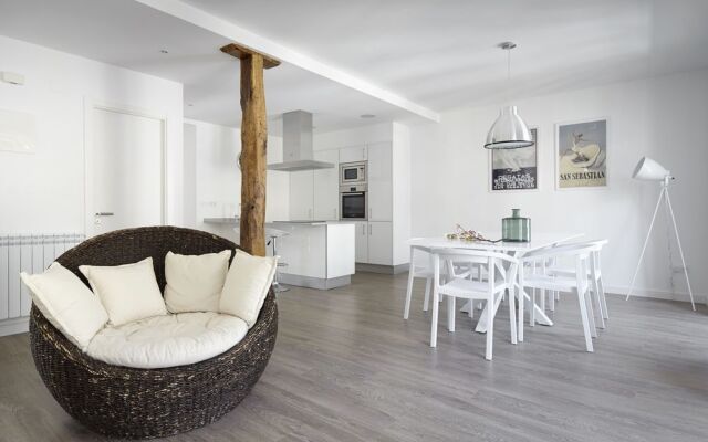 BaiHouse Apartment by FeelFree Rentals