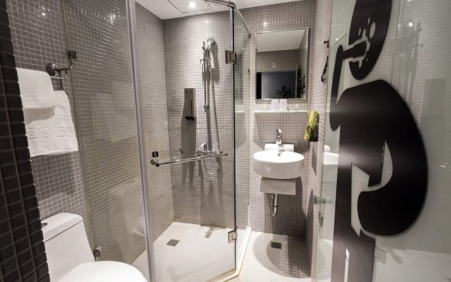 CHECK inn Express Kaohsiung Love River